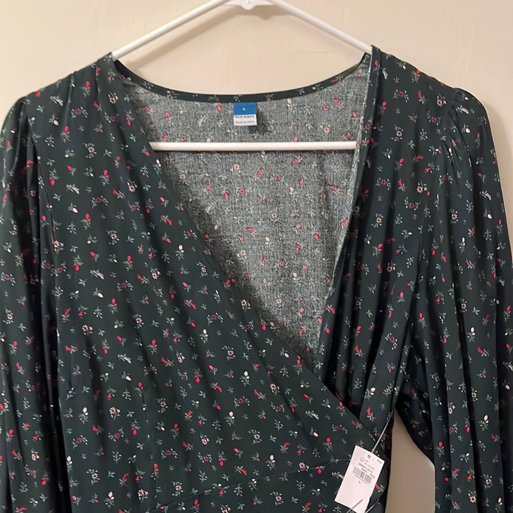 Old navy dress green with mini flowers red and cream color sleeves 1/4 length